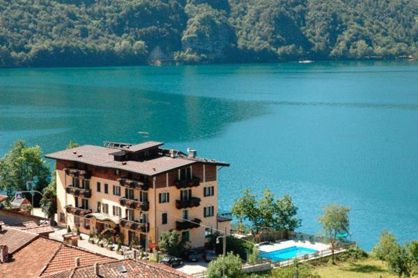 Albergo Mezzolago Exterior foto