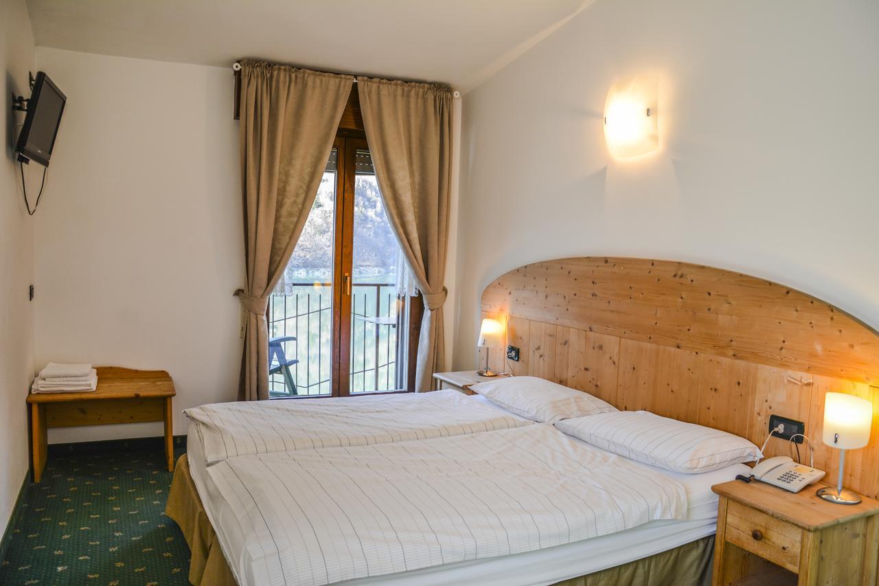 Albergo Mezzolago Exterior foto